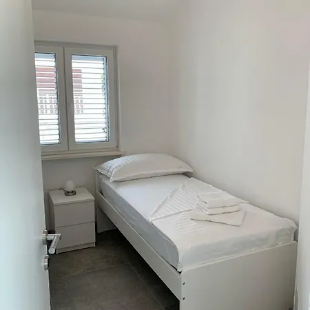 Apartment Valjan *